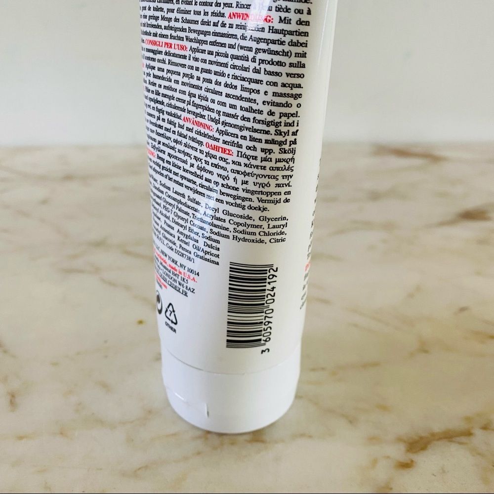 KIEHL'S Ultra Facial Cleanser 5.0 fl. oz. / 150 ml - Picture 3 of 3